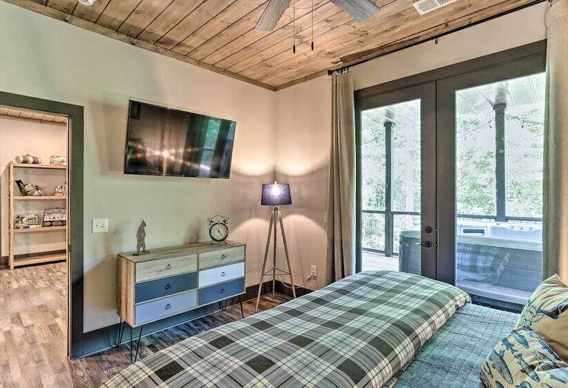 Ellijay Cabin Escape: Hot Tub & Fire Pit!