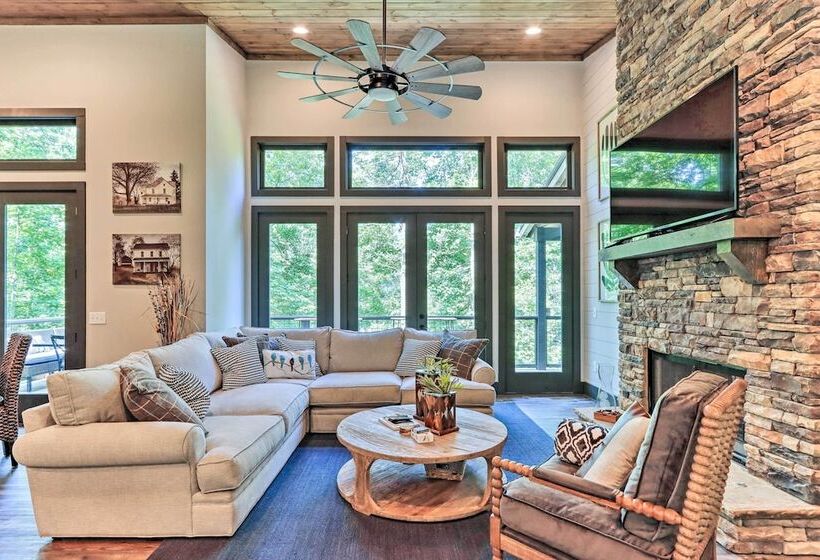 Ellijay Cabin Escape: Hot Tub & Fire Pit!