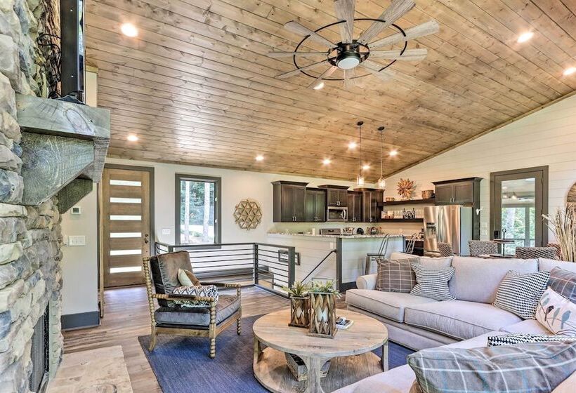 Ellijay Cabin Escape: Hot Tub & Fire Pit!