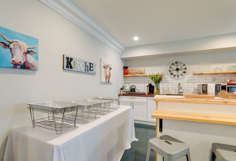 Modern, Bright Home In Stone Mountain Village