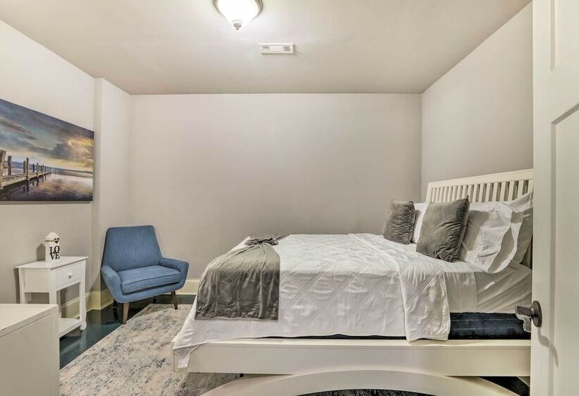 Modern, Bright Home In Stone Mountain Village