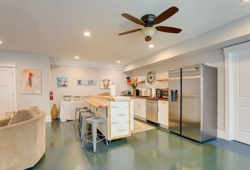 Modern, Bright Home In Stone Mountain Village