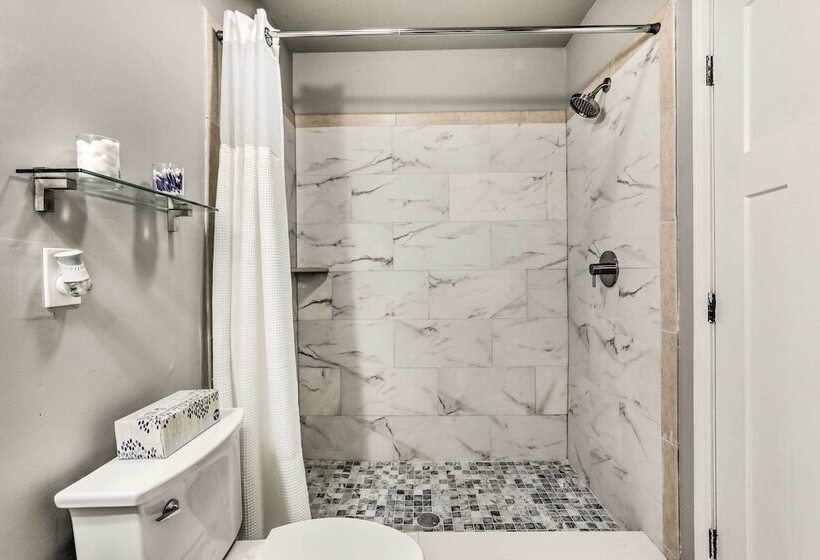 Modern, Bright Home In Stone Mountain Village