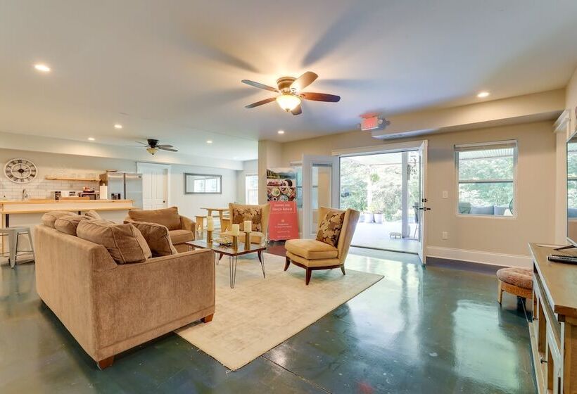 Modern, Bright Home In Stone Mountain Village