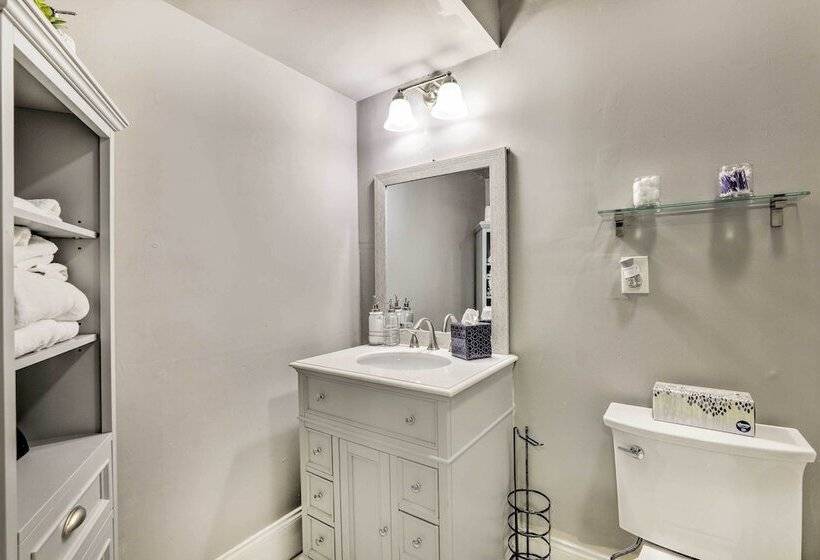 Modern, Bright Home In Stone Mountain Village