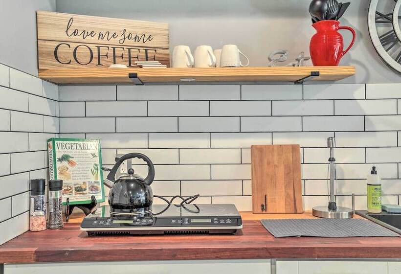 Modern, Bright Home In Stone Mountain Village