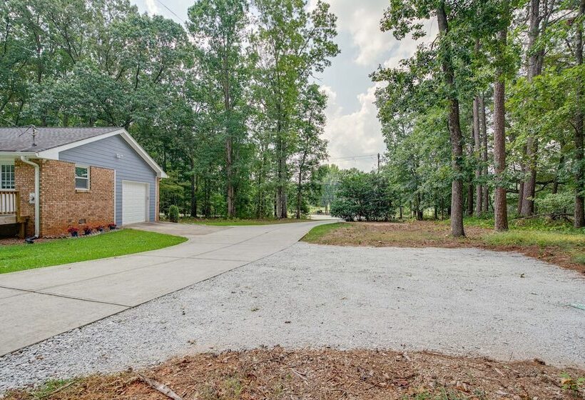 Modern Fayetteville Home Near Trilith Studios!