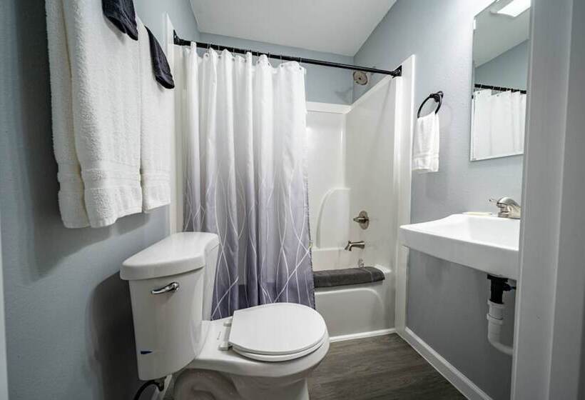 汽车旅馆 The Crossroad Inn