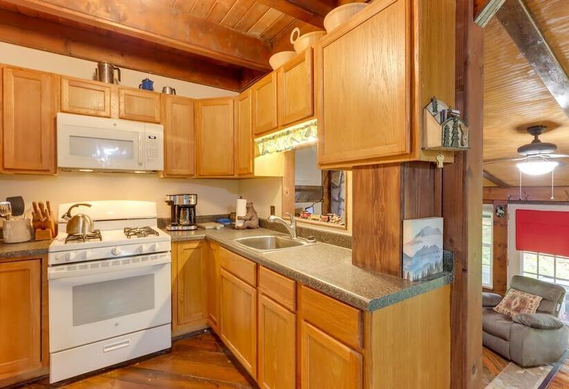 Mountaintop Ellijay Cabin W/ Private Hot Tub