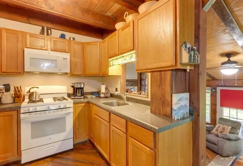 Mountaintop Ellijay Cabin W/ Private Hot Tub