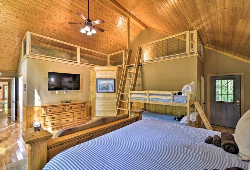 Peaceful & Secluded Home W/ Private Fire Pit!