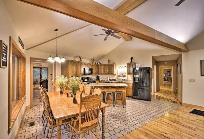 Peaceful & Secluded Home W/ Private Fire Pit!