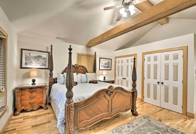 Peaceful & Secluded Home W/ Private Fire Pit!