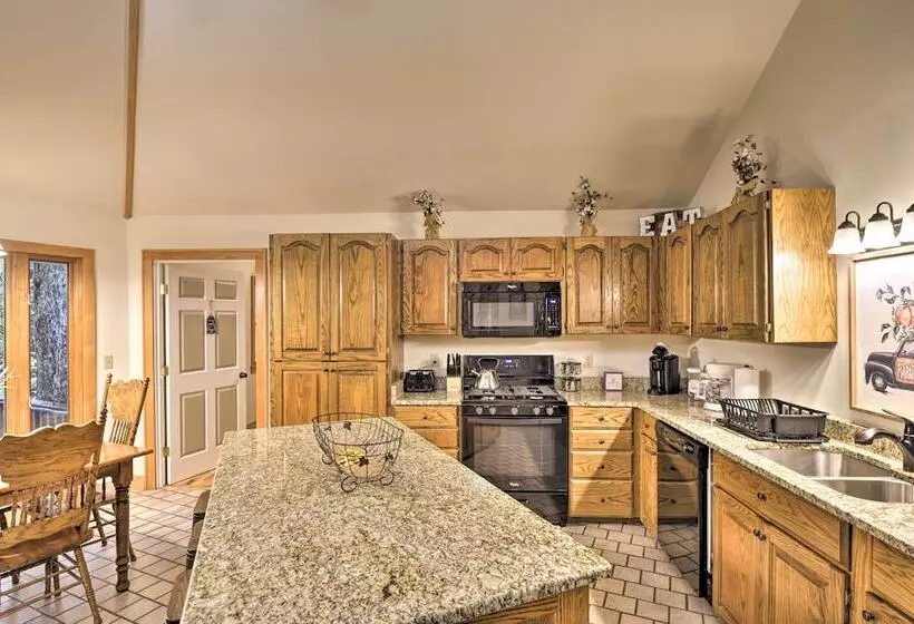 Peaceful & Secluded Home W/ Private Fire Pit!