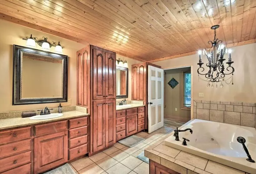 Peaceful & Secluded Home W/ Private Fire Pit!