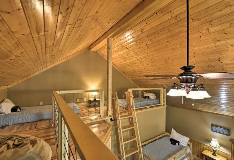 Peaceful & Secluded Home W/ Private Fire Pit!
