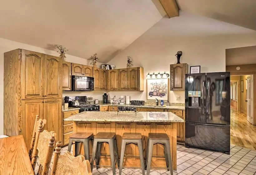 Peaceful & Secluded Home W/ Private Fire Pit!
