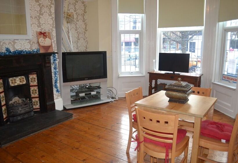 بنسيون Ocean Road Rooms