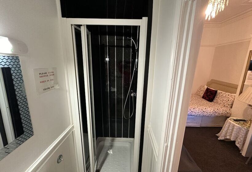 بنسيون Ocean Road Rooms