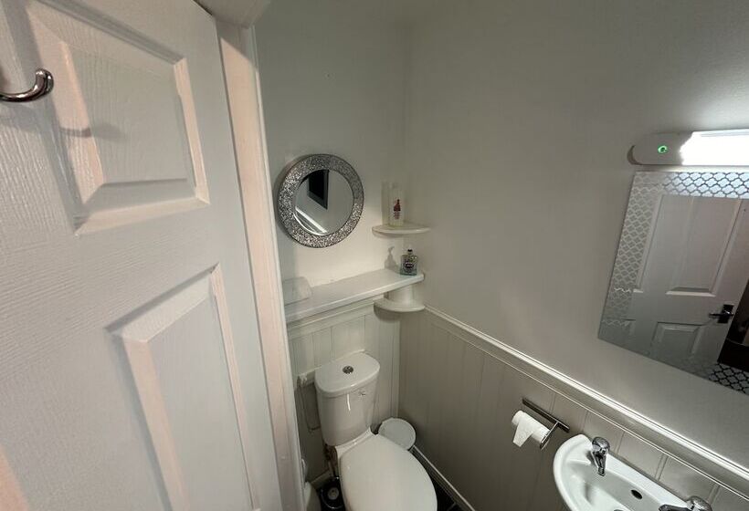 بنسيون Ocean Road Rooms