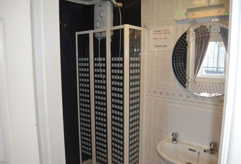 بنسيون Ocean Road Rooms