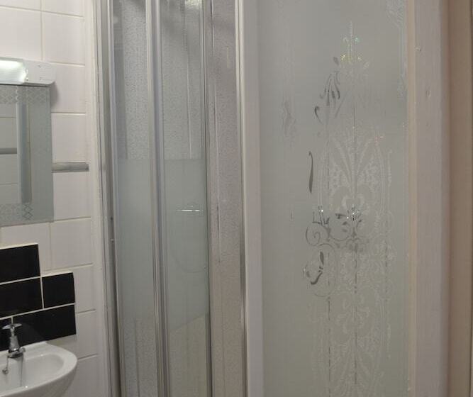 بنسيون Ocean Road Rooms