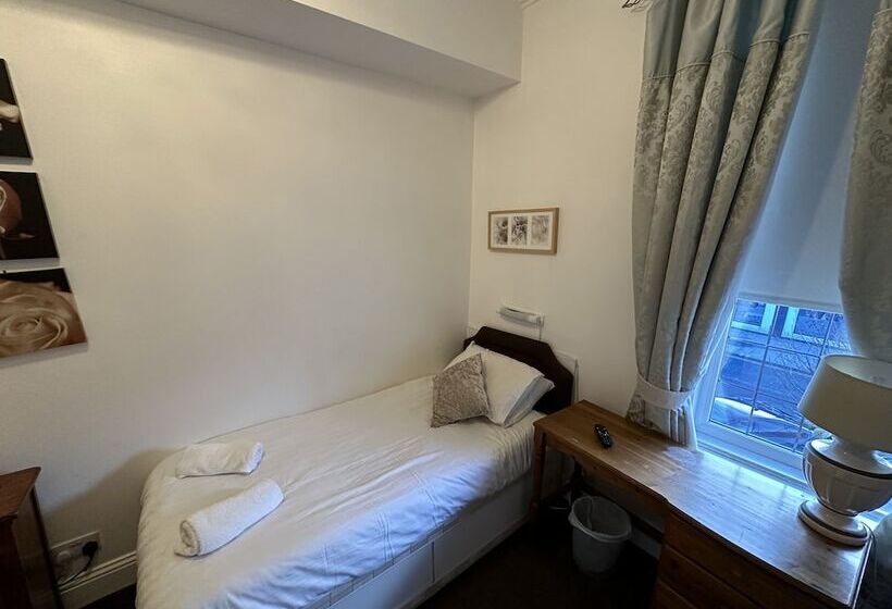 بنسيون Ocean Road Rooms