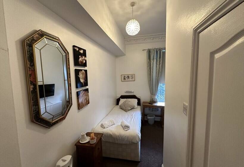 بنسيون Ocean Road Rooms