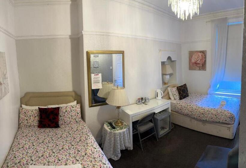 بنسيون Ocean Road Rooms