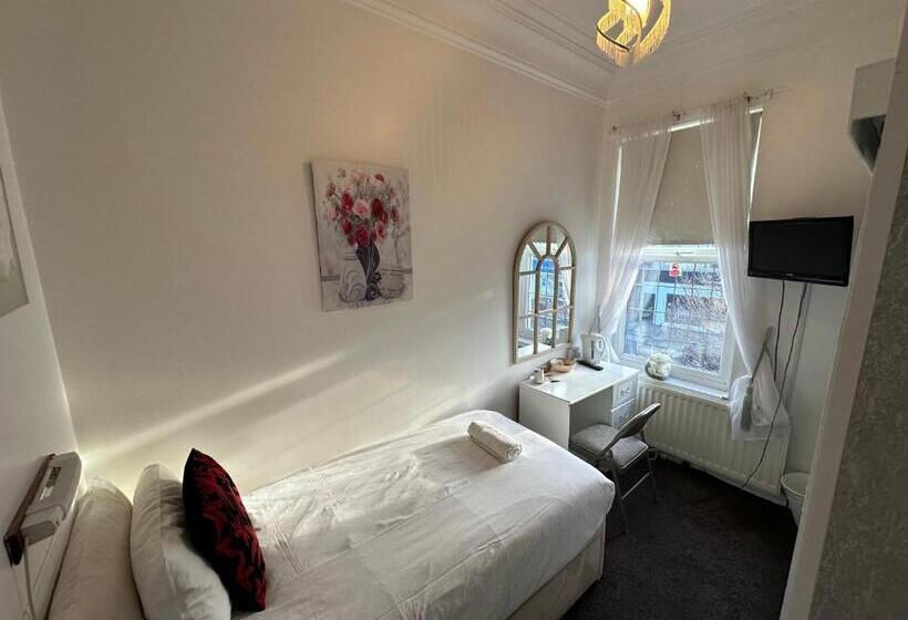 بنسيون Ocean Road Rooms