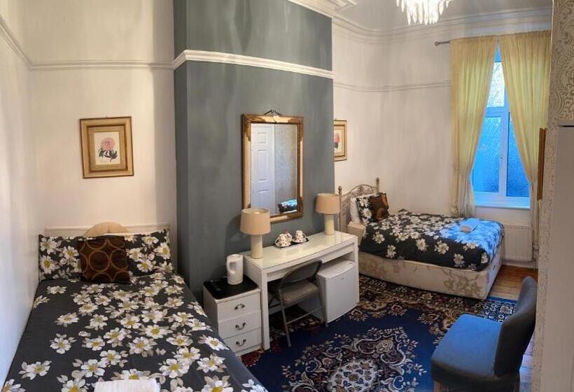 بنسيون Ocean Road Rooms