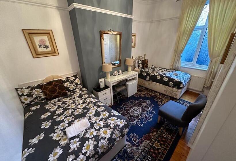 بنسيون Ocean Road Rooms