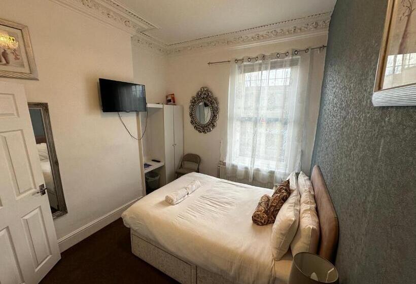 بنسيون Ocean Road Rooms