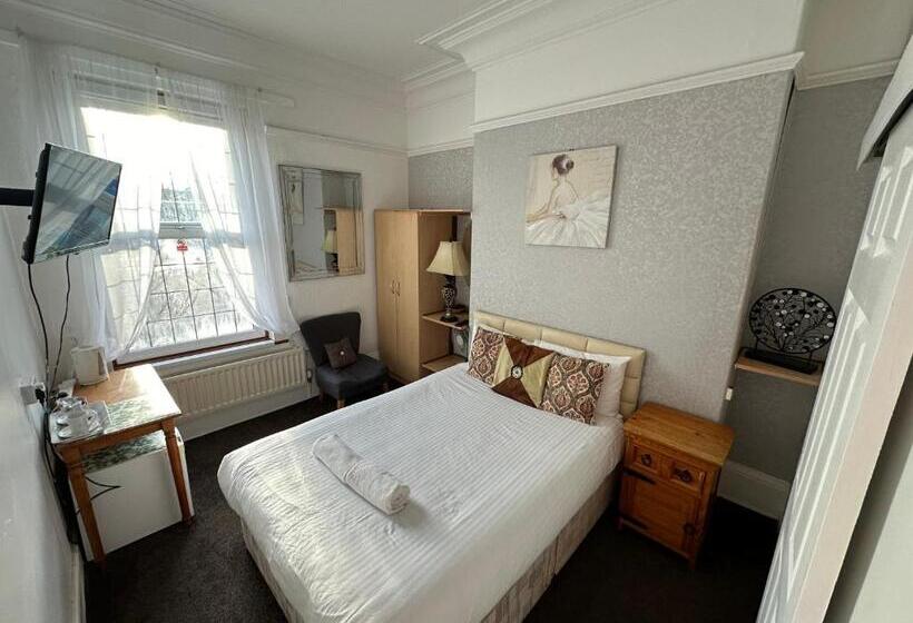 بنسيون Ocean Road Rooms