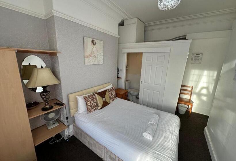 بنسيون Ocean Road Rooms