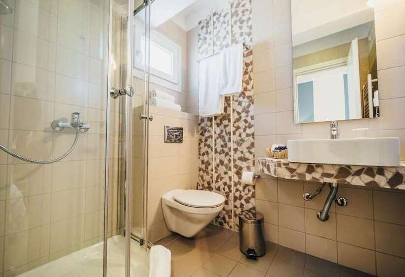 Pension (Hôtel basse catégorie) To Spiti Tis Sofias