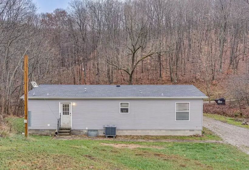 Pet Friendly Home ~ 10 Mi To Hocking Hills!