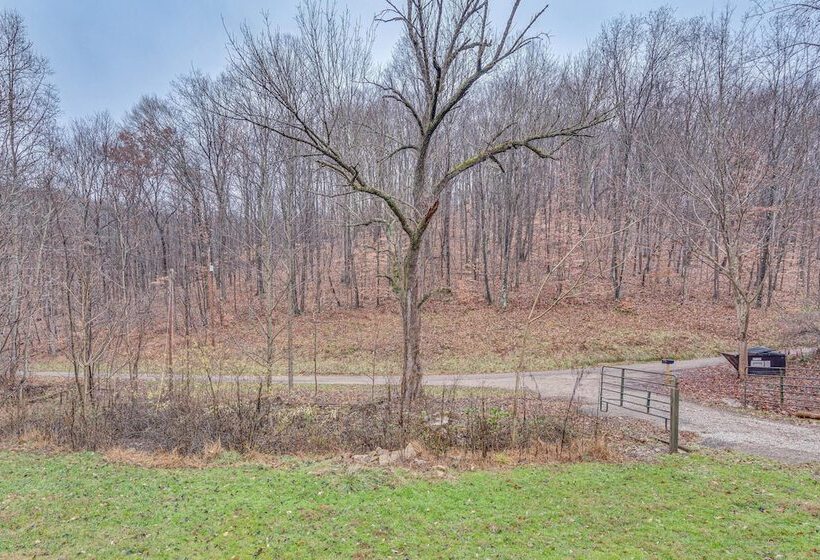 Pet Friendly Home ~ 10 Mi To Hocking Hills!