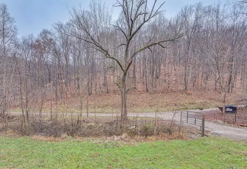 Pet Friendly Home ~ 10 Mi To Hocking Hills!