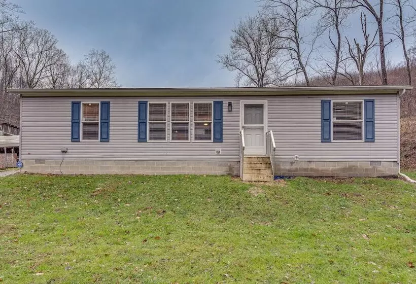 Pet Friendly Home ~ 10 Mi To Hocking Hills!