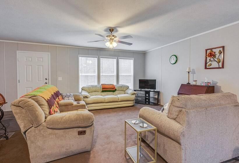 Pet Friendly Home ~ 10 Mi To Hocking Hills!