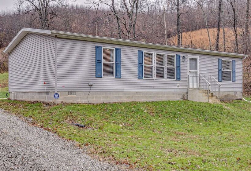Pet Friendly Home ~ 10 Mi To Hocking Hills!