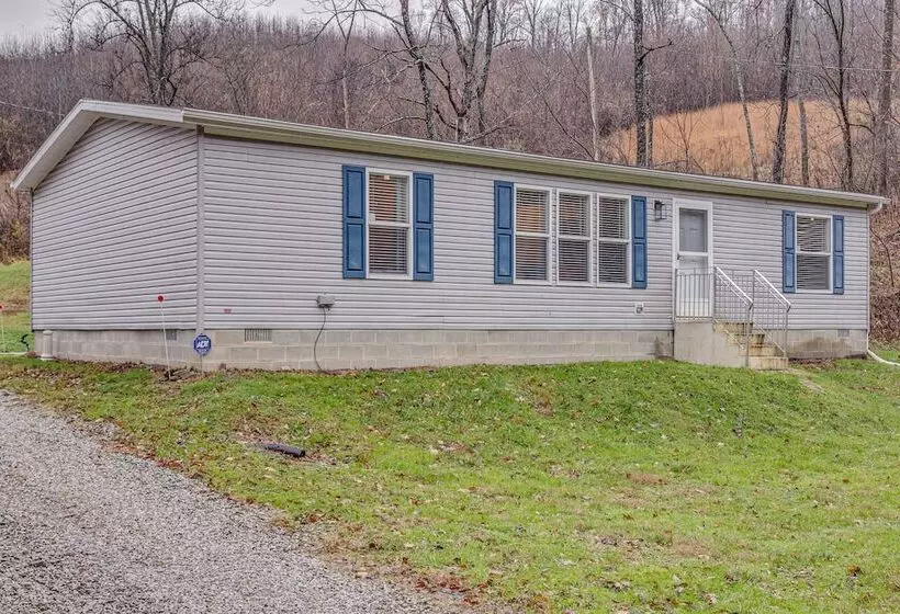 Pet Friendly Home ~ 10 Mi To Hocking Hills!