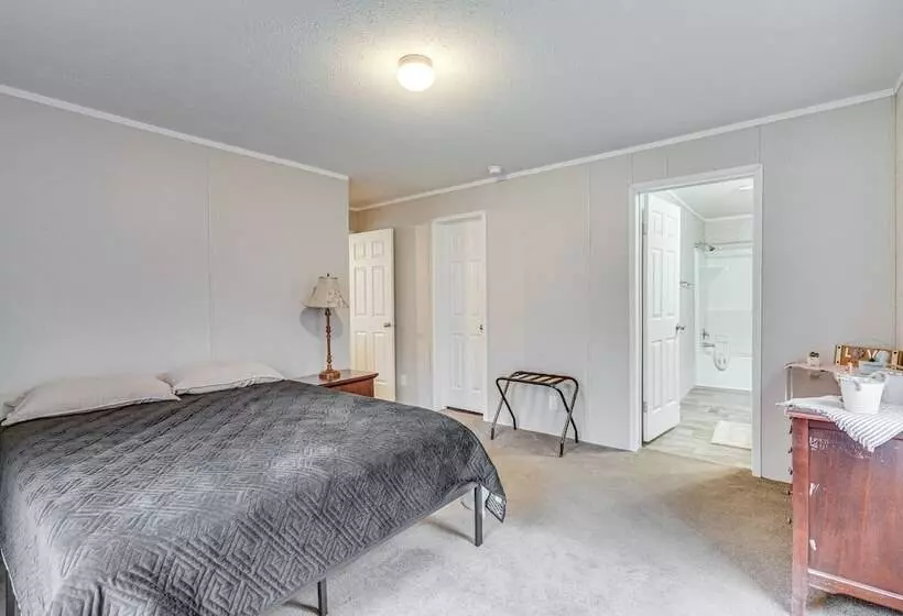 Pet Friendly Home ~ 10 Mi To Hocking Hills!