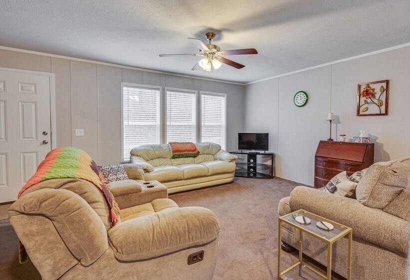 Pet Friendly Home ~ 10 Mi To Hocking Hills!