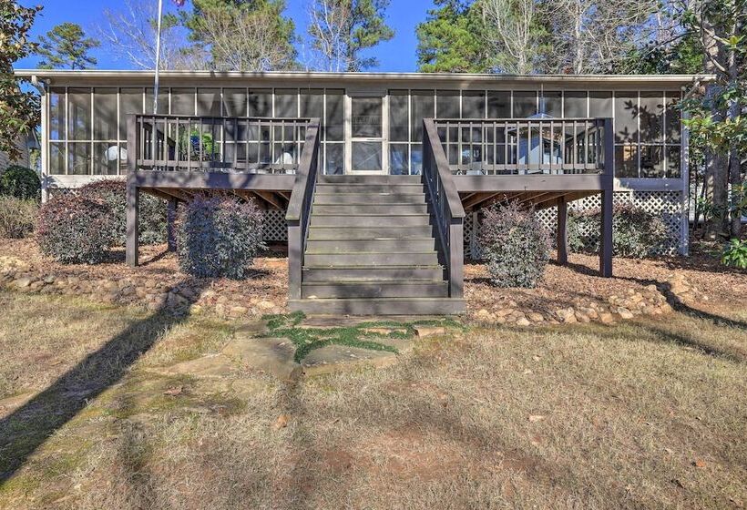 Pet Friendly Lake Sinclair Home W/ Boat Dock!