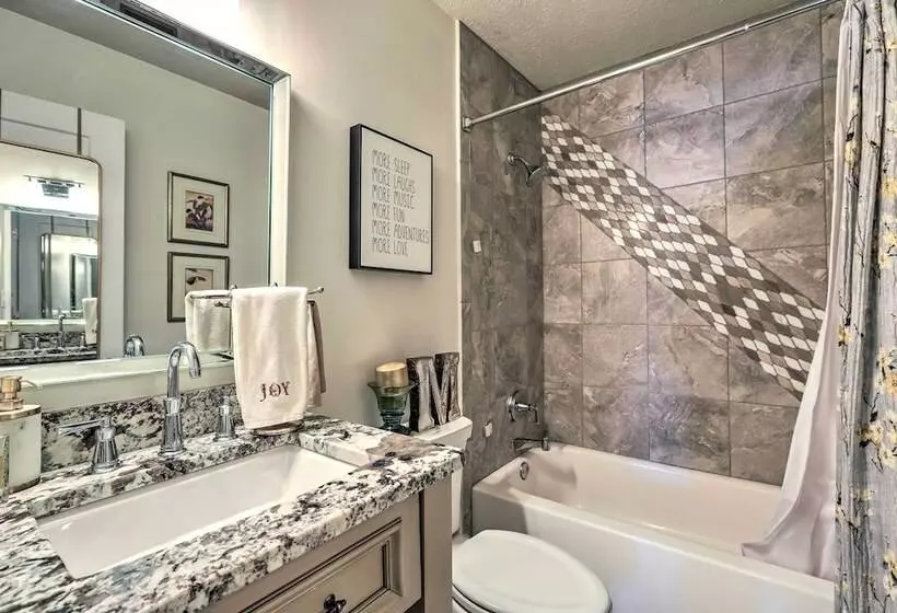 Pet Friendly Lake Sinclair Home W/ Boat Dock!