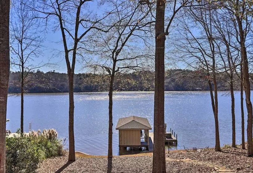 Pet Friendly Lake Sinclair Home W/ Boat Dock!