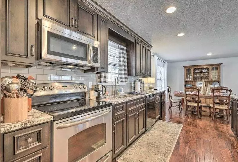 Pet Friendly Lake Sinclair Home W/ Boat Dock!