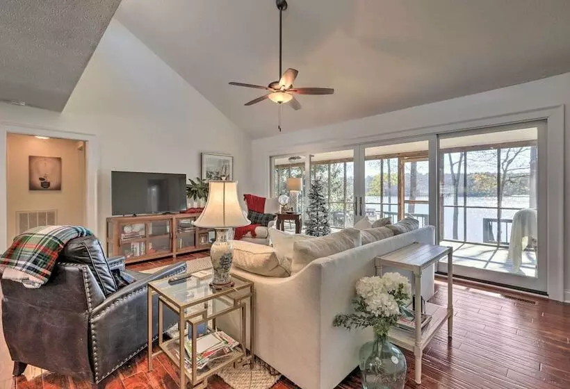 Pet Friendly Lake Sinclair Home W/ Boat Dock!